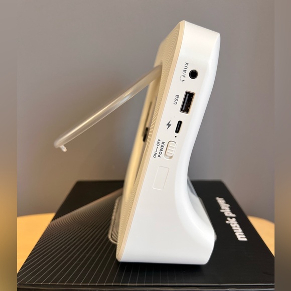 GUERAY WHITE BLUETOOTH DESK CD PLAYER AND RADIO IS NEW IN THE BOX - Picture 6 of 11